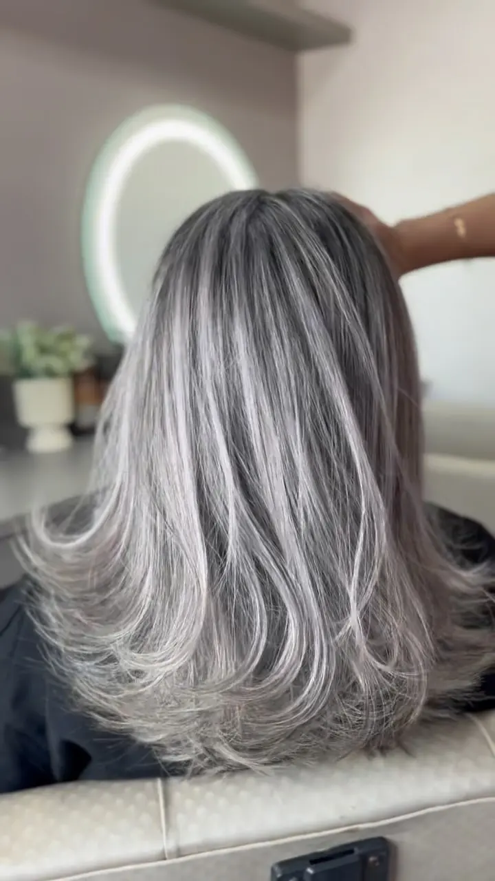 Cabelo silver platinado com movimento